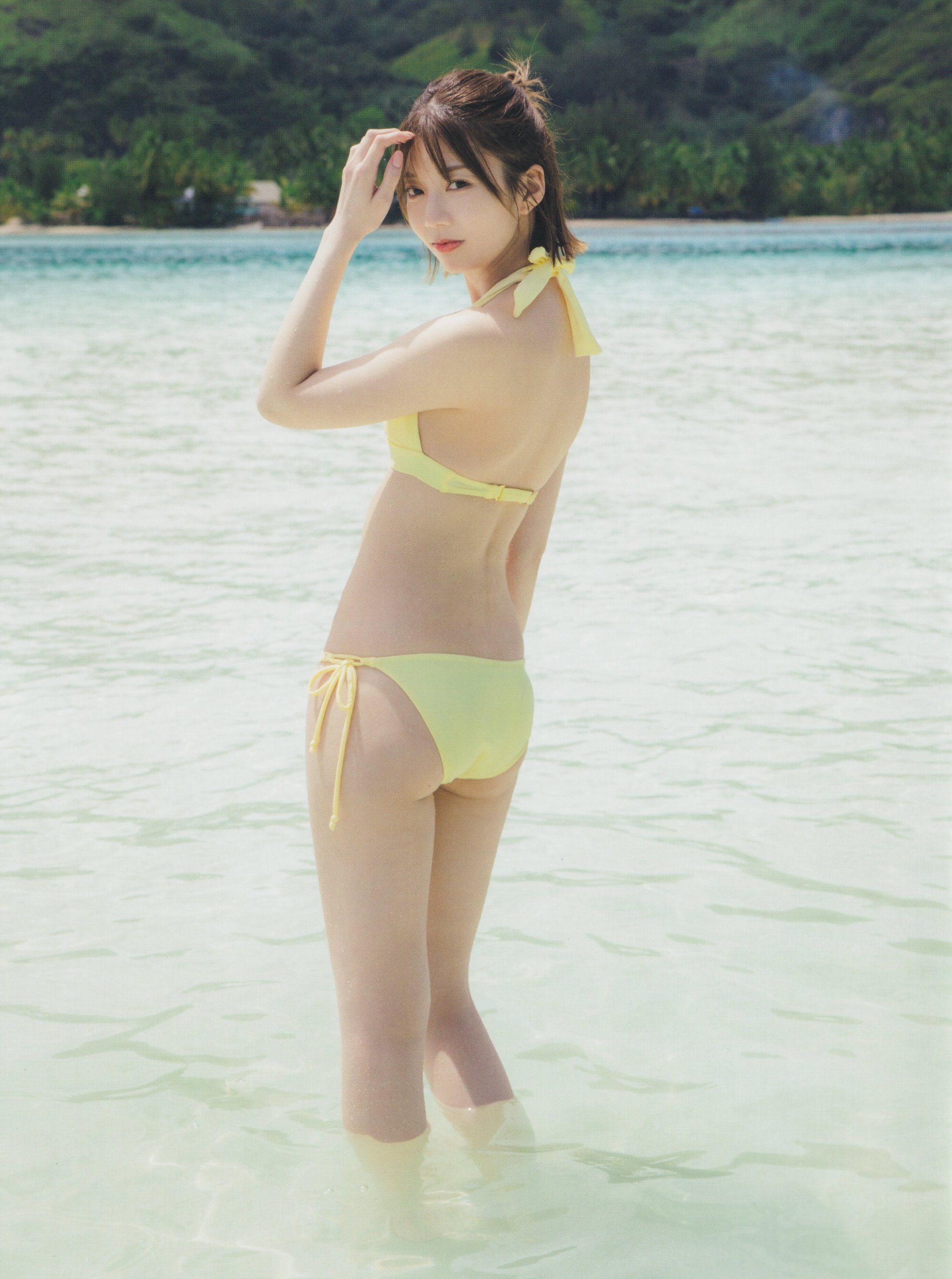 高本彩花 最新グラビア水着画像② 3枚目