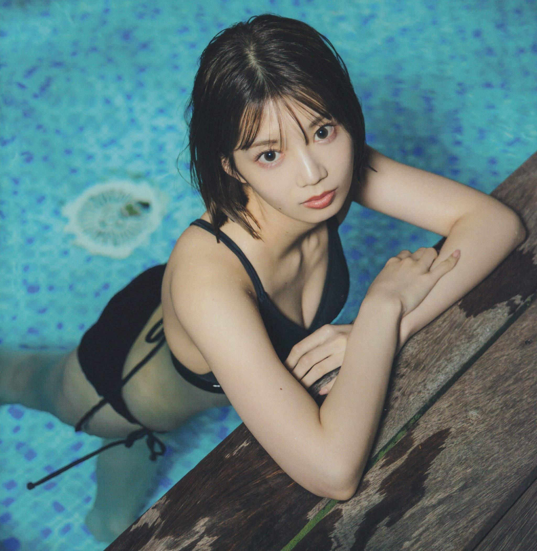 高本彩花 最新グラビア水着画像② 8枚目