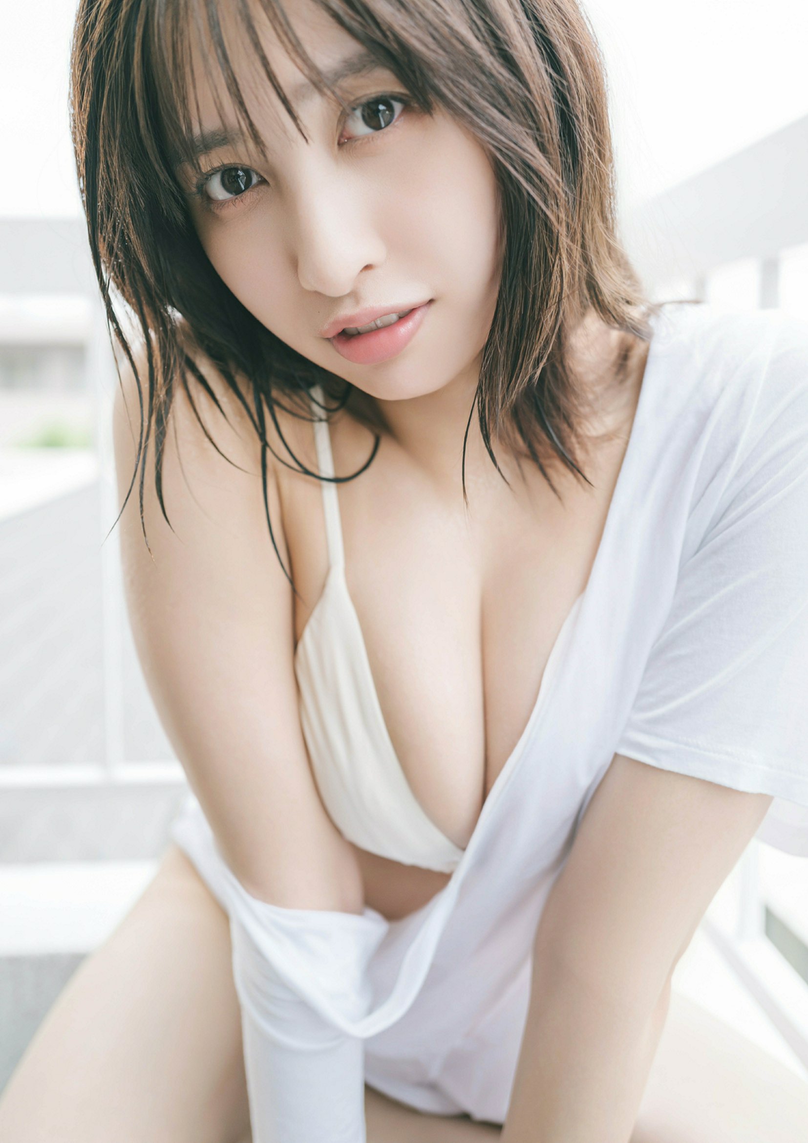 高坂琴水 最新グラビア水着画像 1枚目