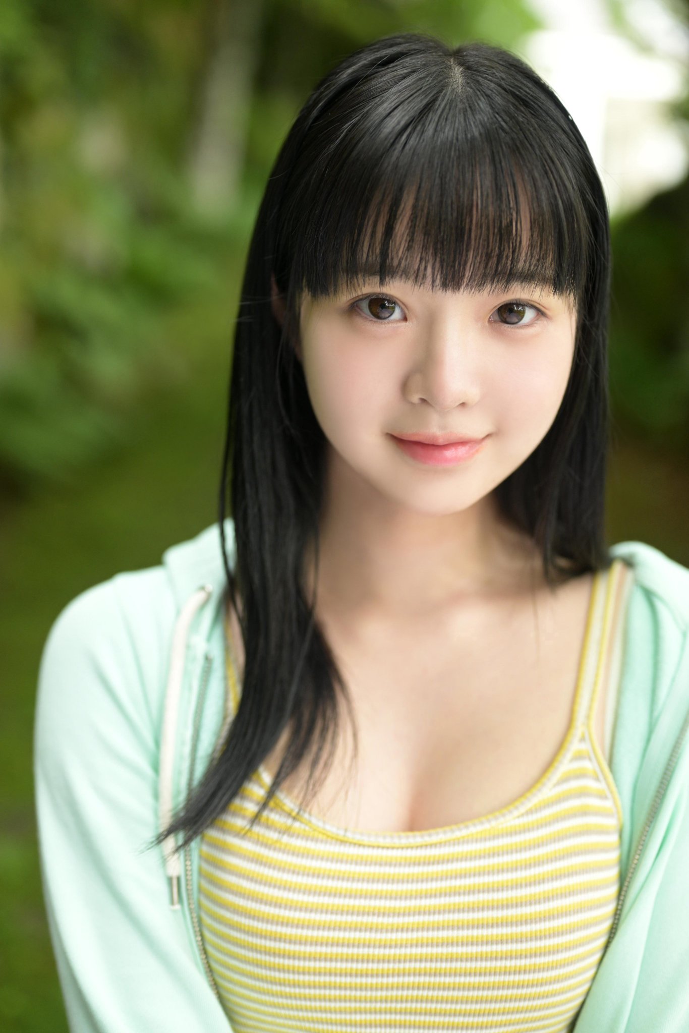 井上もも 最新グラビア画像 16枚目