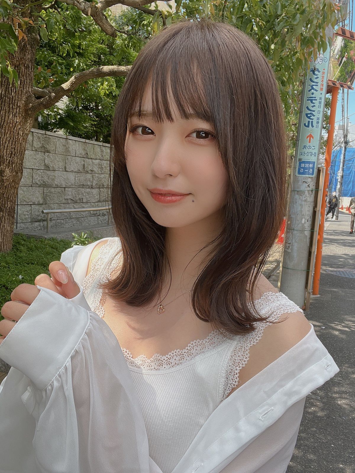 谷口彩菜 最新グラビア水着画像 12枚目