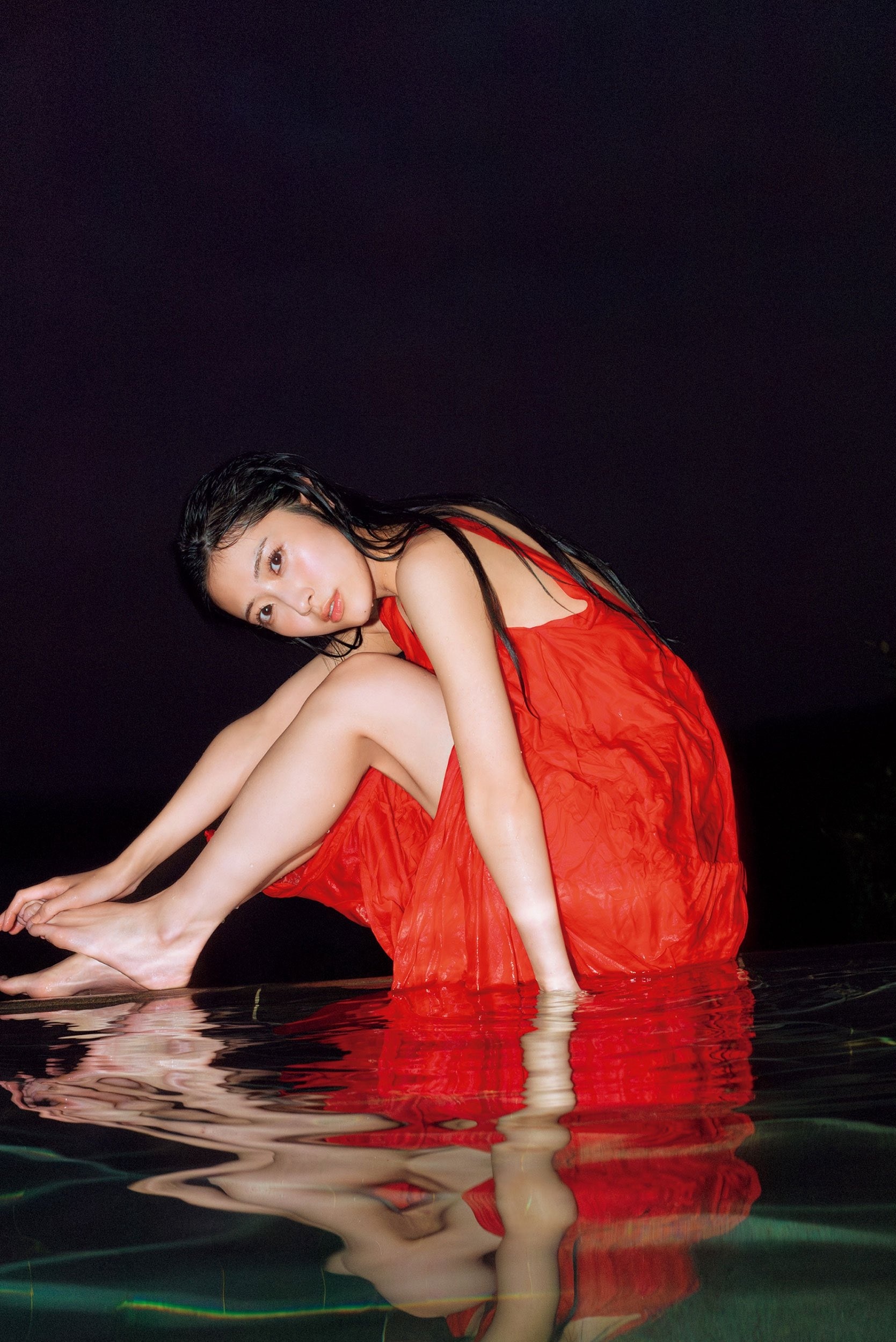 佐藤綺星(AKB48)最新グラビア水着画像 11枚目