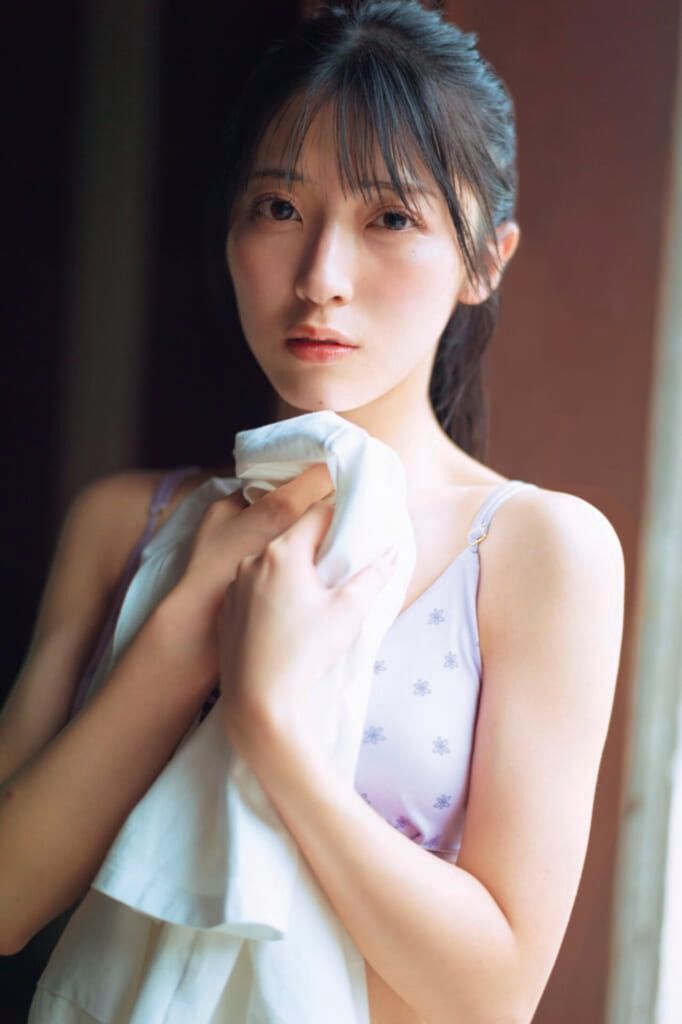 佐藤綺星(AKB48)最新グラビア水着画像 12枚目