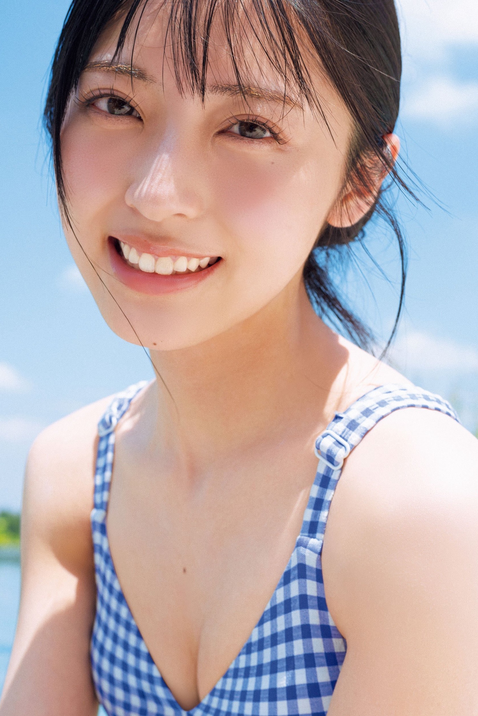 佐藤綺星(AKB48)最新グラビア水着画像 13枚目