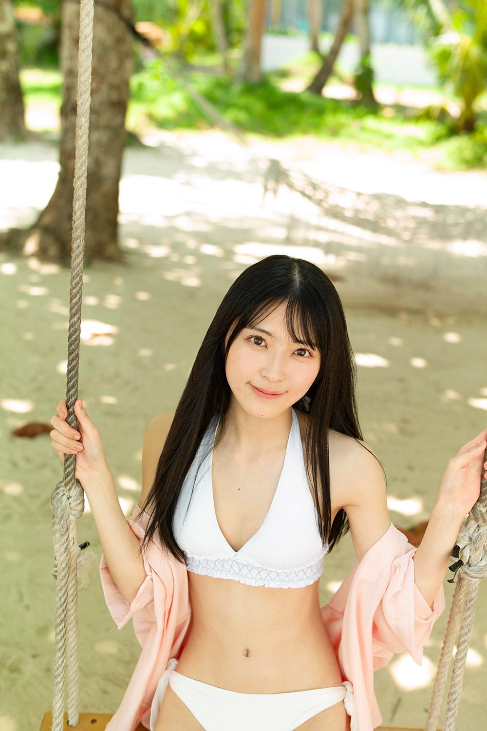 佐藤綺星(AKB48)最新グラビア水着画像 15枚目