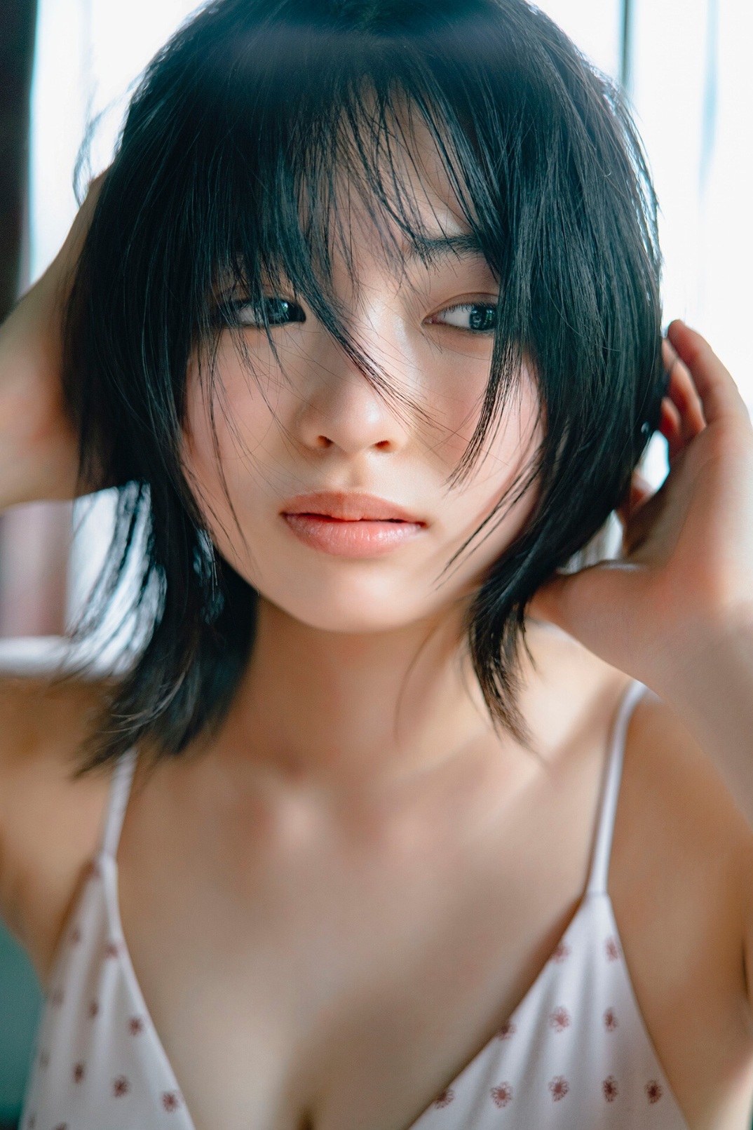 林美希 最新グラビア水着画像 10枚目