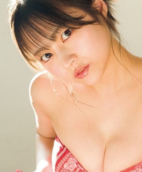 宇咲 最新グラビア水着画像⑤ 1枚目