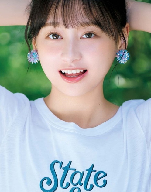 影山優佳 最新グラビア水着画像④ 4枚目