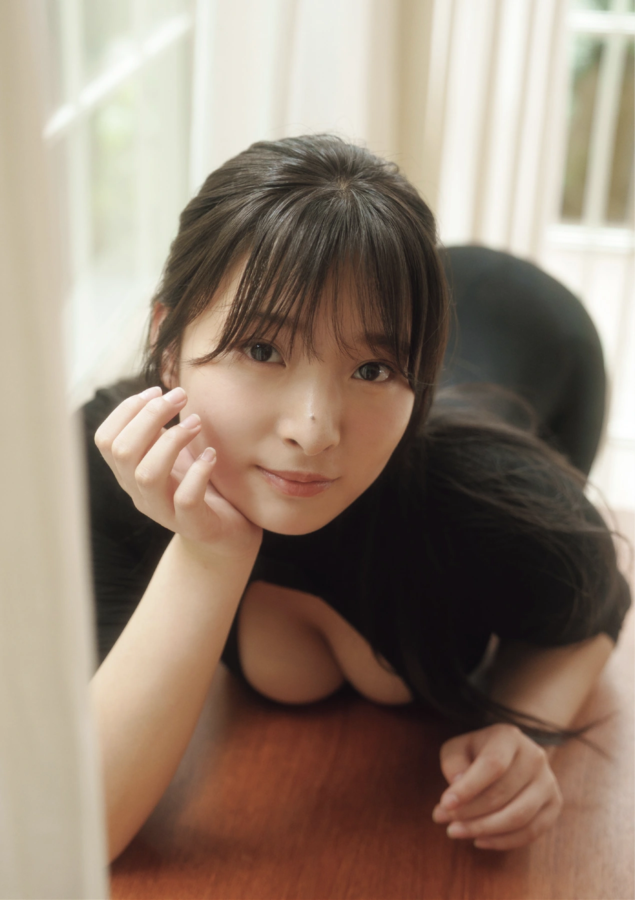 沢美沙樹, 背伸びと本音 GIRLS Graph.010 3枚目