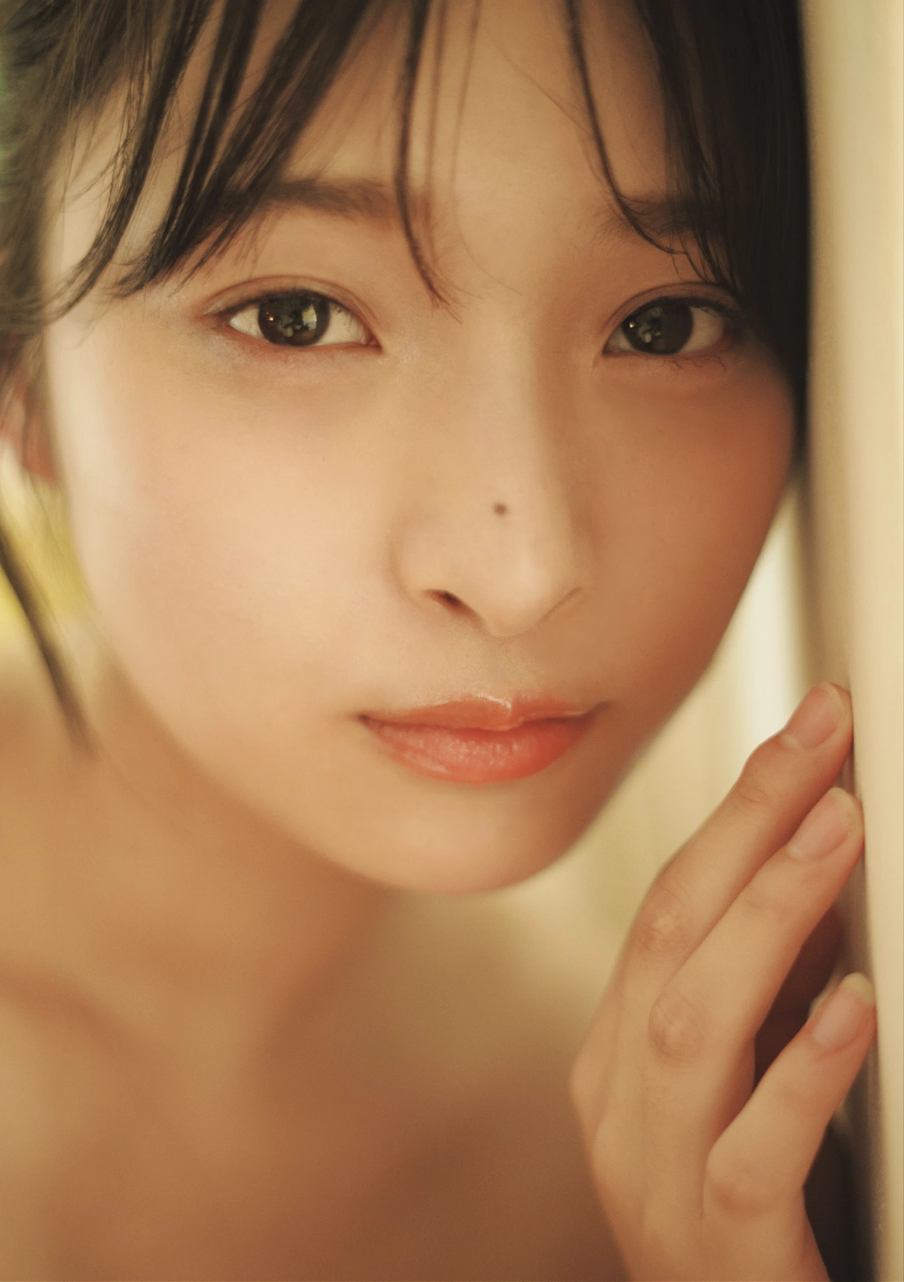 沢美沙樹, 背伸びと本音 GIRLS Graph.010 12枚目