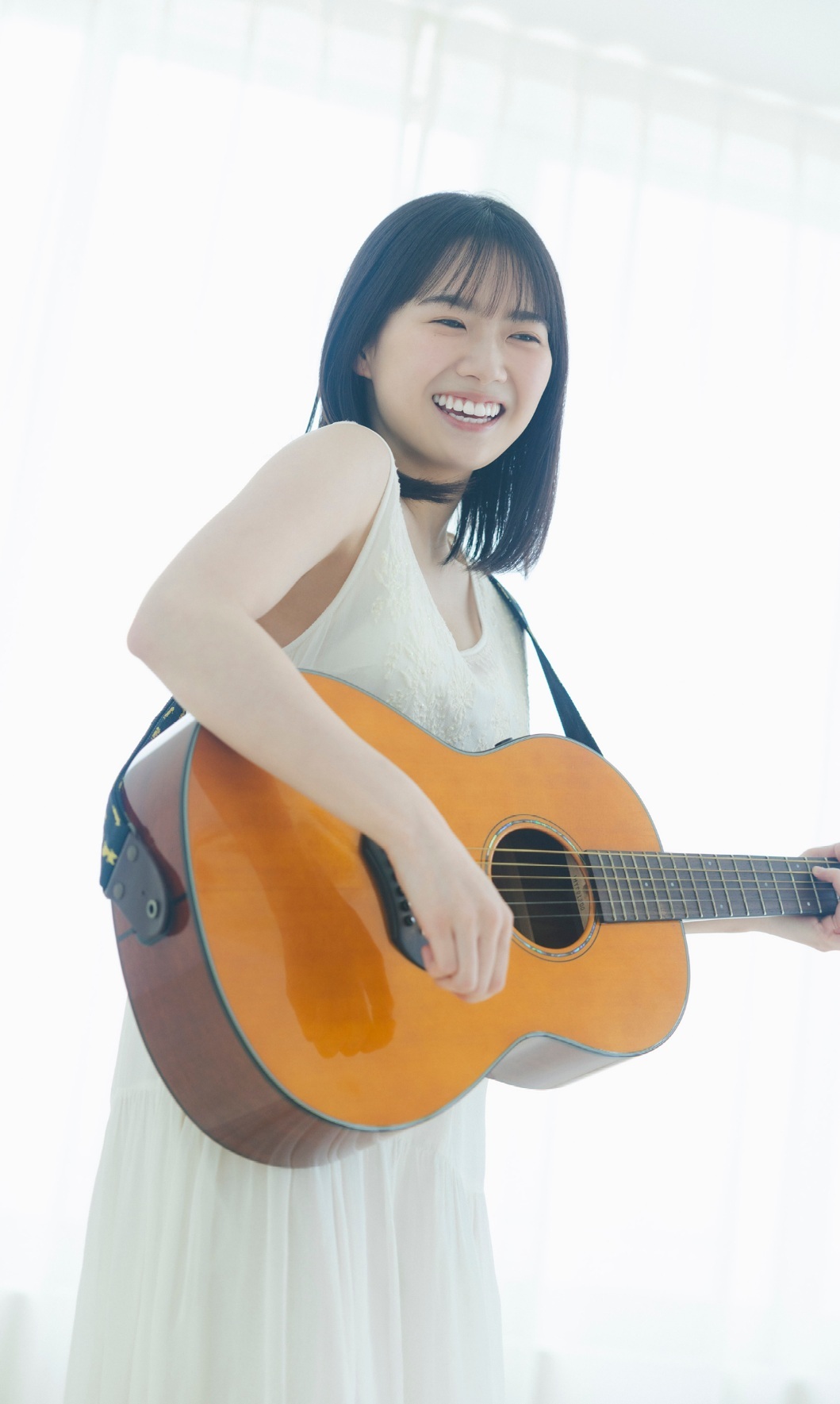 月山鈴音 最新グラビア水着画像 10枚目