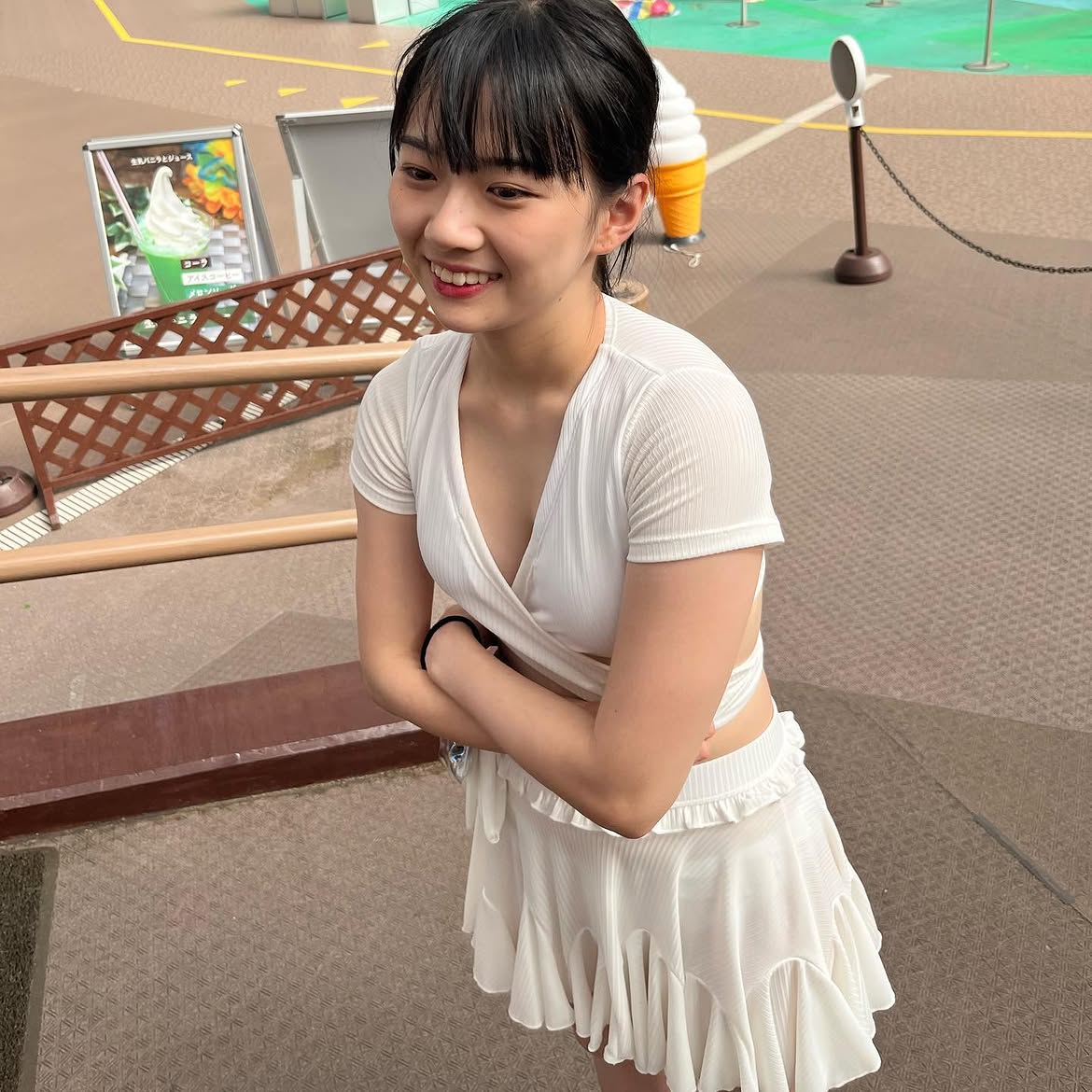 月山鈴音 最新グラビア水着画像 16枚目
