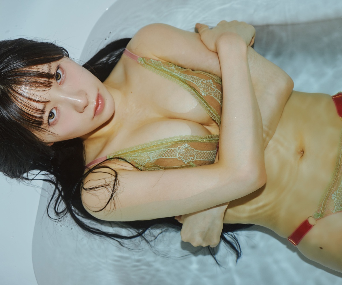 汐見まとい「NIGHT FLOW」Weekly Playboy 1枚目