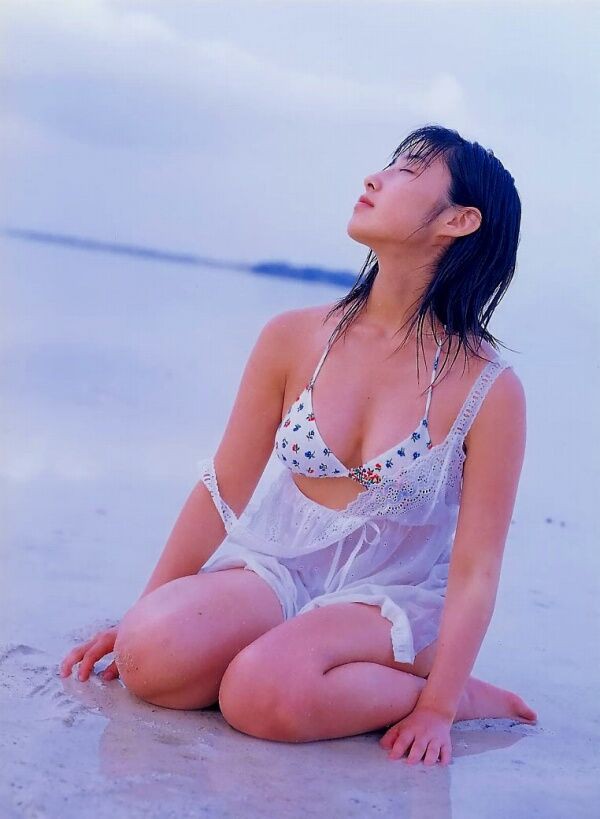 佐藤寛子 ビキニ画像!若い頃の美しさと抜群スタイルがたまらない! 26枚目