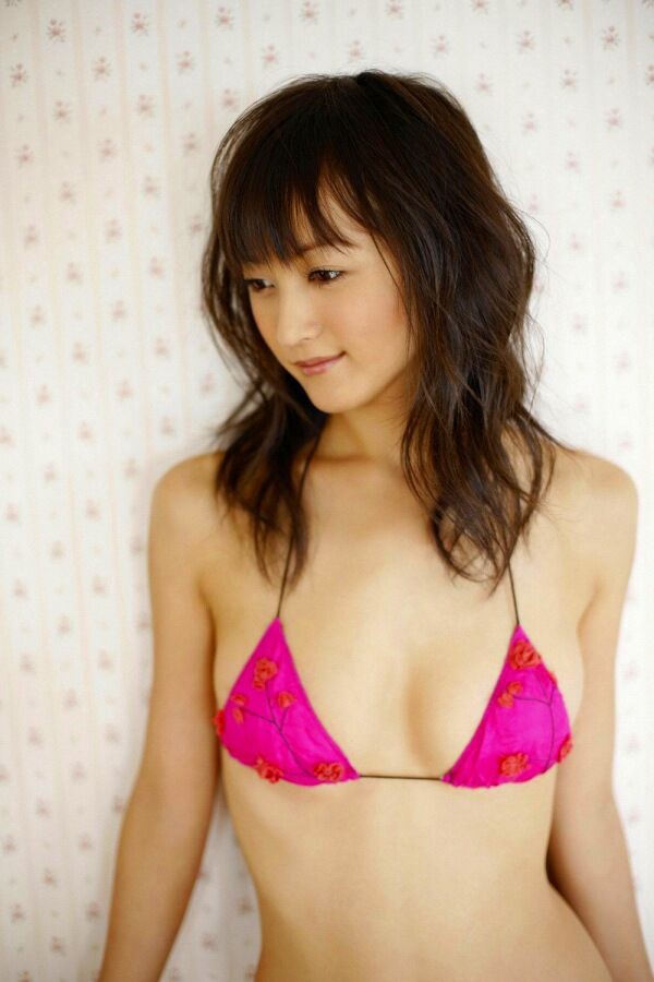 小松彩夏 ビキニ画像!若い頃のかわいさと美スタイルがたまらない! 10枚目