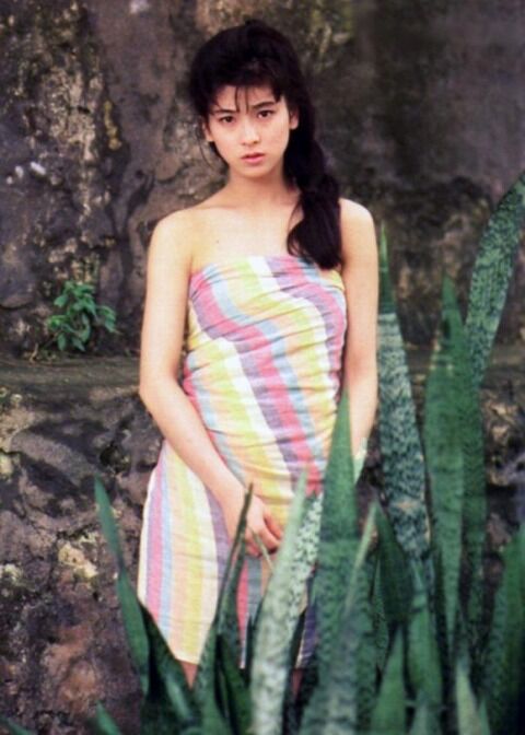 森高千里 グラビア画像!若い頃の美しさと抜群スタイルがたまらない! 11枚目