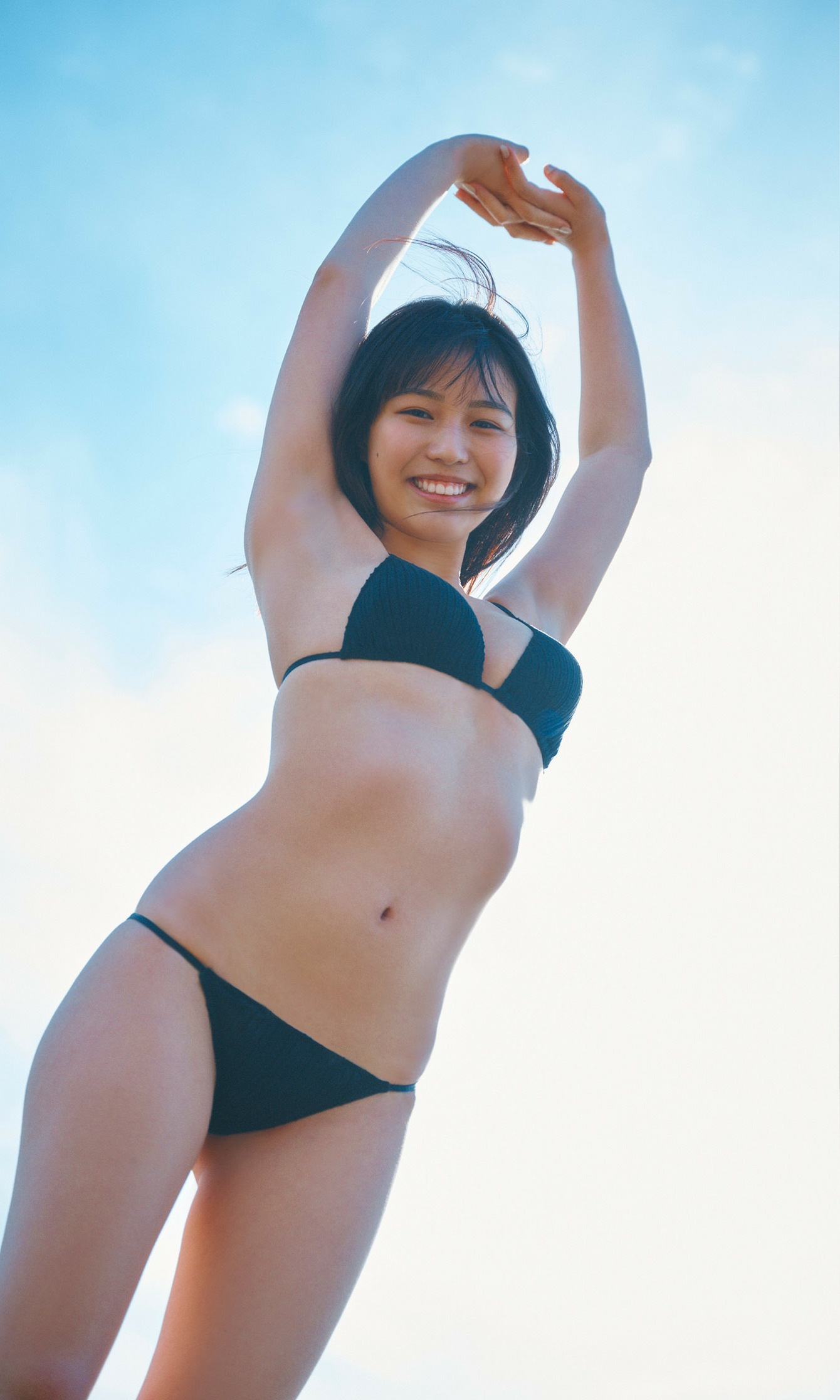 城間菜々美写真集「沖縄少女、上京物語。」グラビア水着画像 2枚目