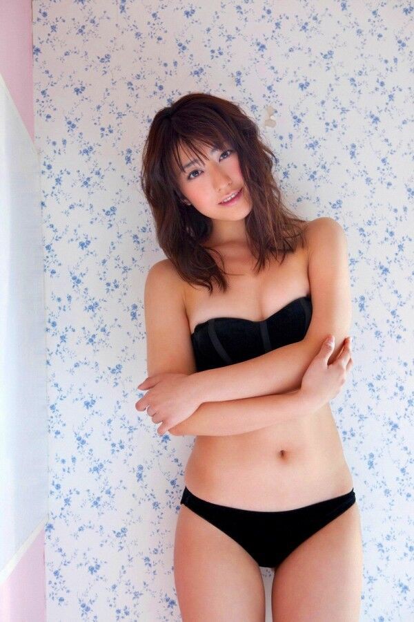 黒田有彩 ビキニ画像!美しさと抜群スタイルがたまらない! 20枚目