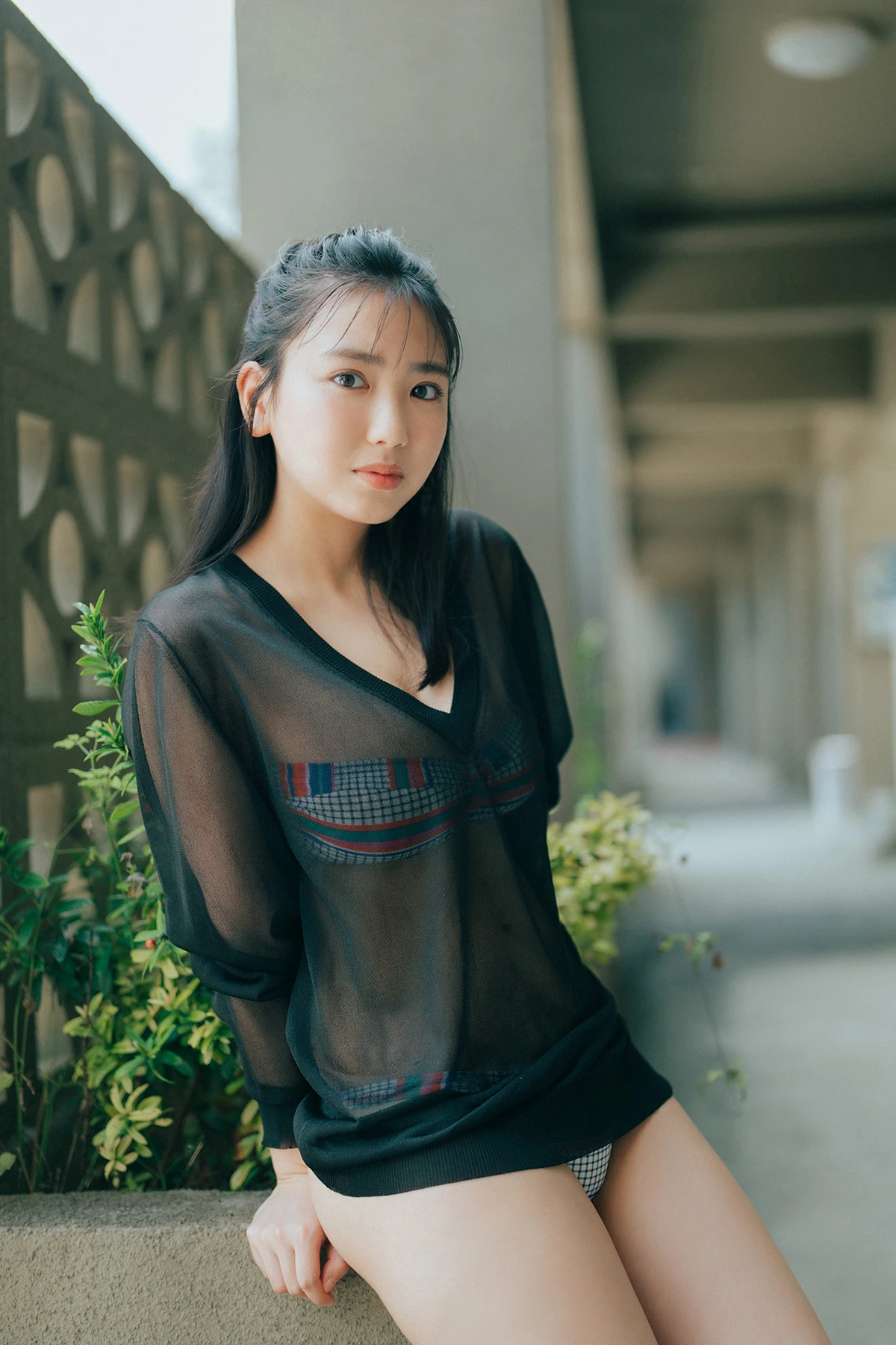 沢口愛華 ヤンマガアザーっす!グラビア水着画像 1枚目