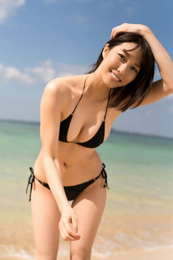 秦瑞穂 ビキニ画像!美ボディと抜群スタイルがたまらない! 16枚目