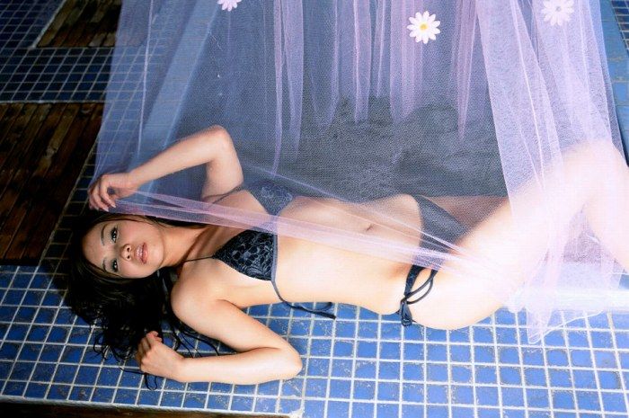 インリン・オブ・ジョイトイ ビキニ画像!若い頃の抜群スタイルがたまらない! 20枚目