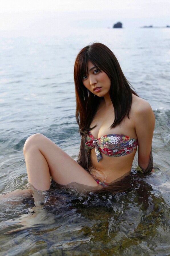 岩﨑名美 ビキニ画像!美ボディと抜群スタイルがたまらない! 9枚目