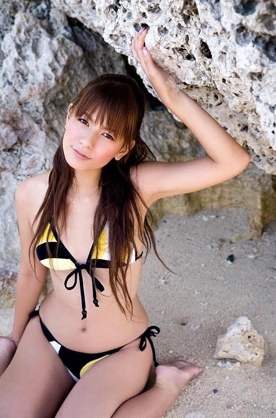 スザンヌ ビキニ画像!若い頃のかわいさと美ボディがたまらない! 17枚目