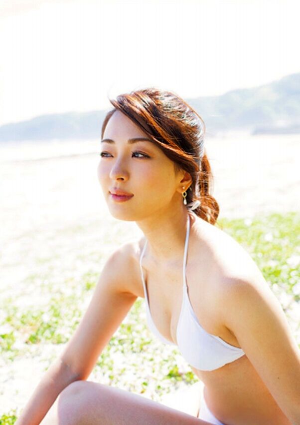 祥子 水着グラビア画像!美ボディと大人の色気がたまらない! 8枚目