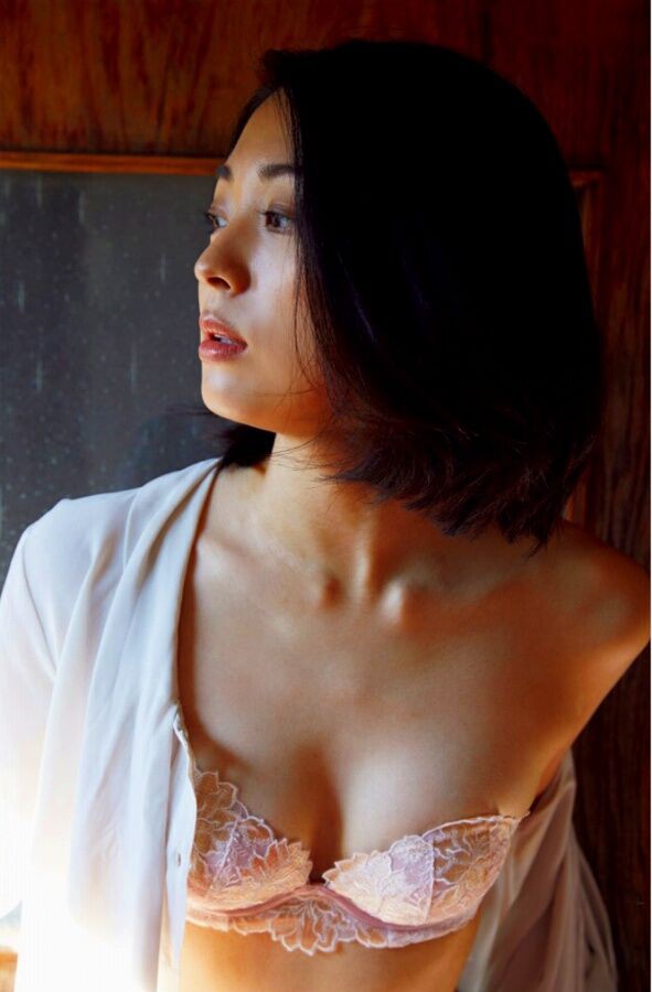 祥子 水着グラビア画像!美ボディと大人の色気がたまらない! 23枚目