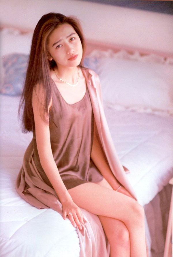 工藤静香 ビキニ画像!若い頃の美しさが際立つ! 22枚目