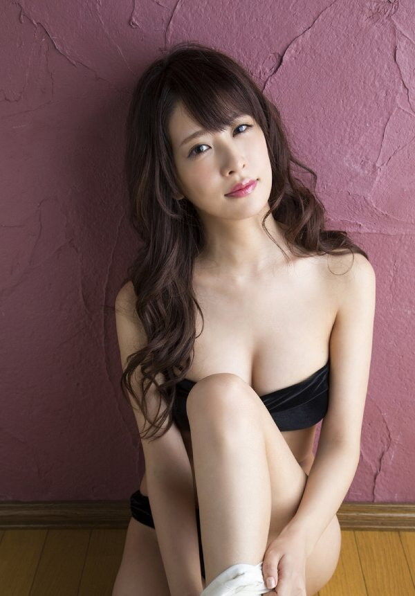神室舞衣 ビキニ画像!美ボディと大人の色気がたまらない! 18枚目