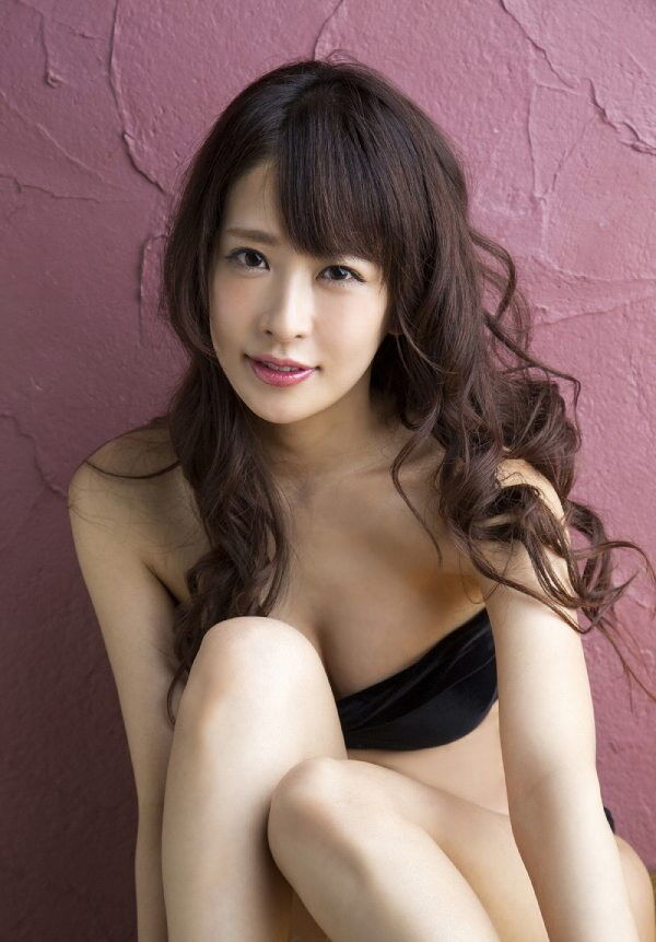 神室舞衣 ビキニ画像!美ボディと大人の色気がたまらない! 23枚目