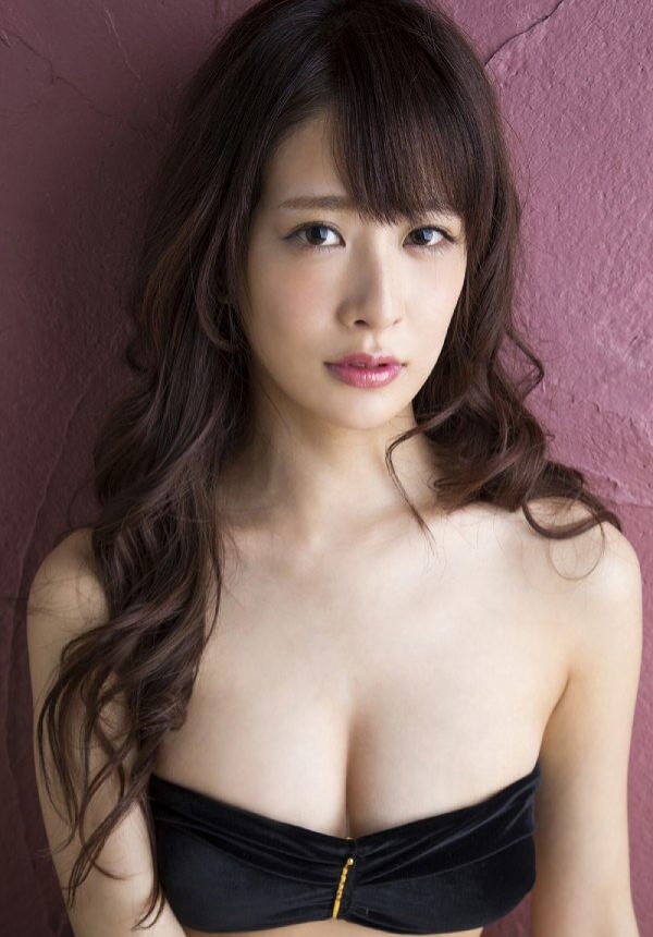 神室舞衣 ビキニ画像!美ボディと大人の色気がたまらない! 24枚目