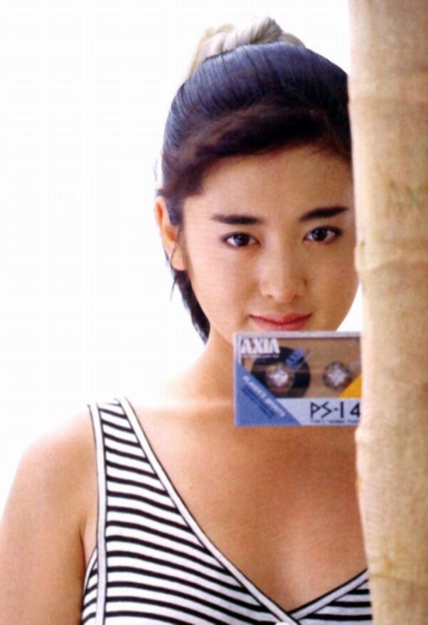 斉藤由貴 水着画像!若い頃のかわいさがたまらない! 2枚目