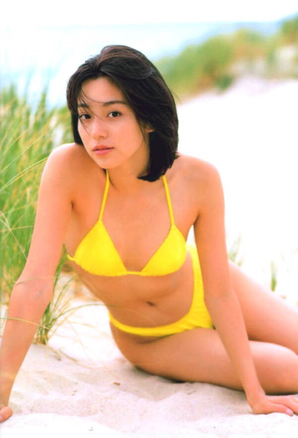 本上まなみ ビキニ画像!若い頃の美しさがたまらない! 10枚目
