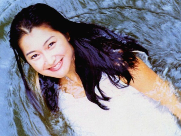 鶴田真由 水着グラビア画像!若い頃の美しさがたまらない! 27枚目