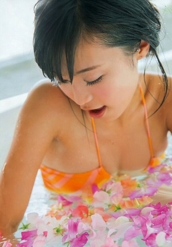 小島瑠璃子 ビキニ画像!若い頃のかわいさと美ボディがたまらない! 23枚目