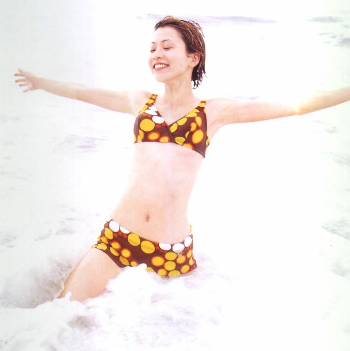坂井真紀 ビキニ画像!若い頃の美しさがたまらない! 12枚目
