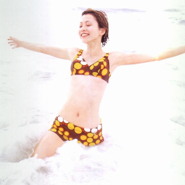 坂井真紀 ビキニ画像!若い頃の美しさがたまらない! 13枚目
