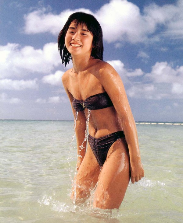 石田ゆり子 ビキニ画像!若い頃の美しさがたまらない! 9枚目