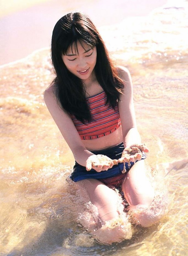 木村佳乃 ビキニ画像!若い頃の美しさがたまらない! 15枚目