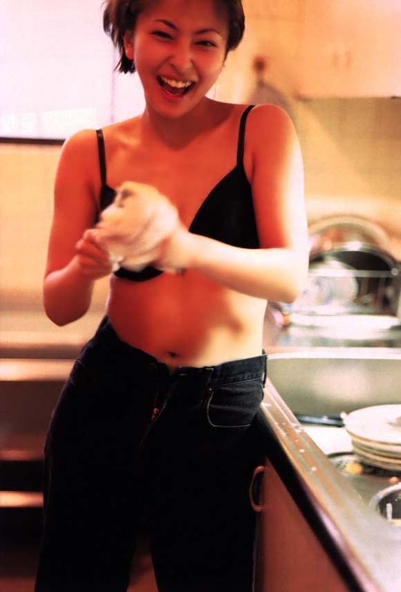 立河宜子 ビキニ画像!若い頃の美しさがたまらない! 24枚目