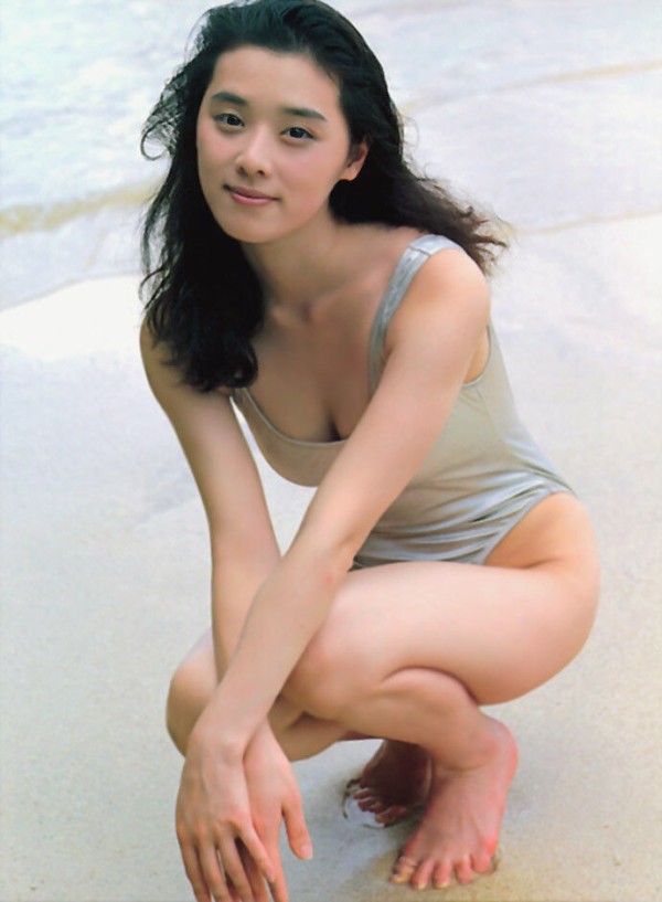 大塚寧々 水着画像!若い頃の美しさがたまらない! 23枚目