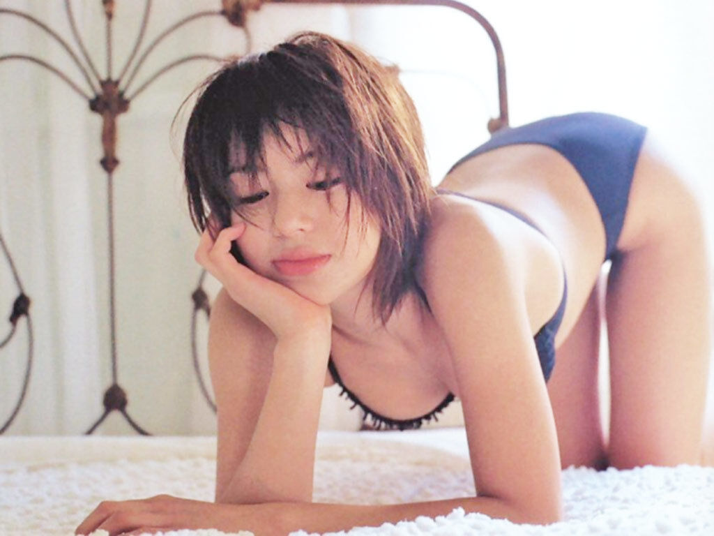 井川遥 ビキニ画像!若い頃の美しさと抜群スタイルがたまらない! 21枚目