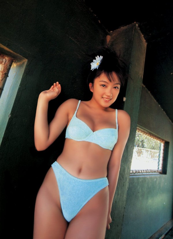山田まりや ビキニ画像!若い頃のかわいさがたまらない! 26枚目