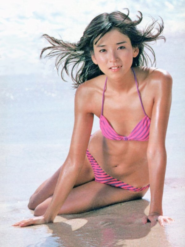 川島なお美 ビキニ画像!若い頃の美貌と抜群スタイルがたまらない! 10枚目