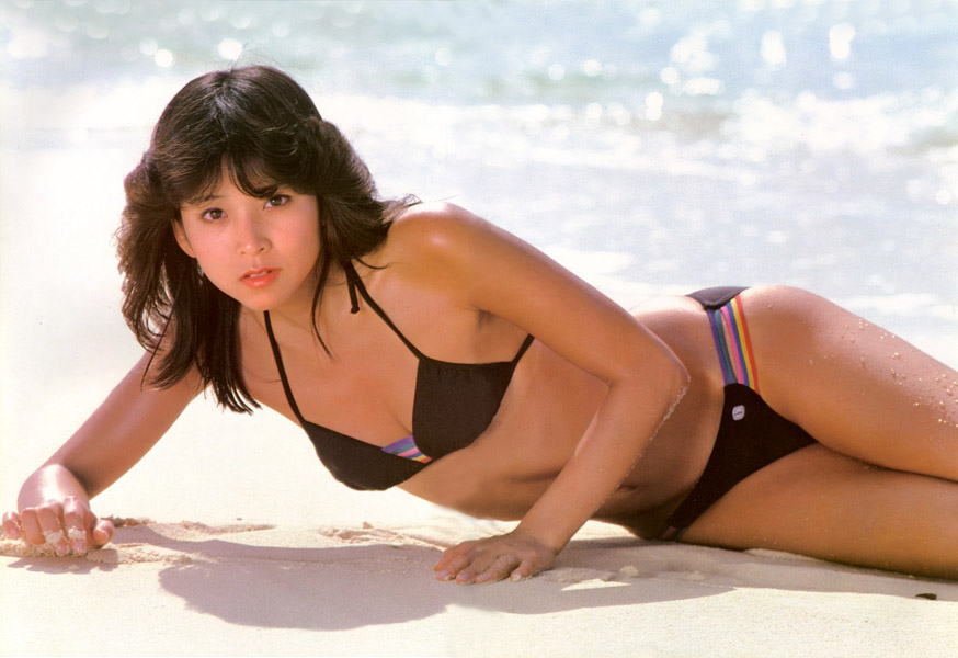 川島なお美 ビキニ画像!若い頃の美貌と抜群スタイルがたまらない! 16枚目