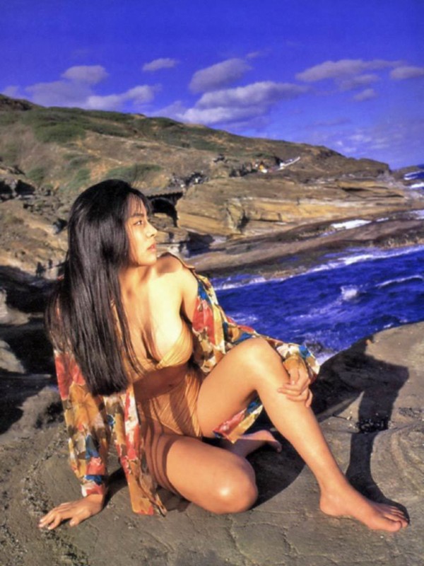 寺尾友美 ビキニ画像!若い頃のかわいさがたまらない! 29枚目
