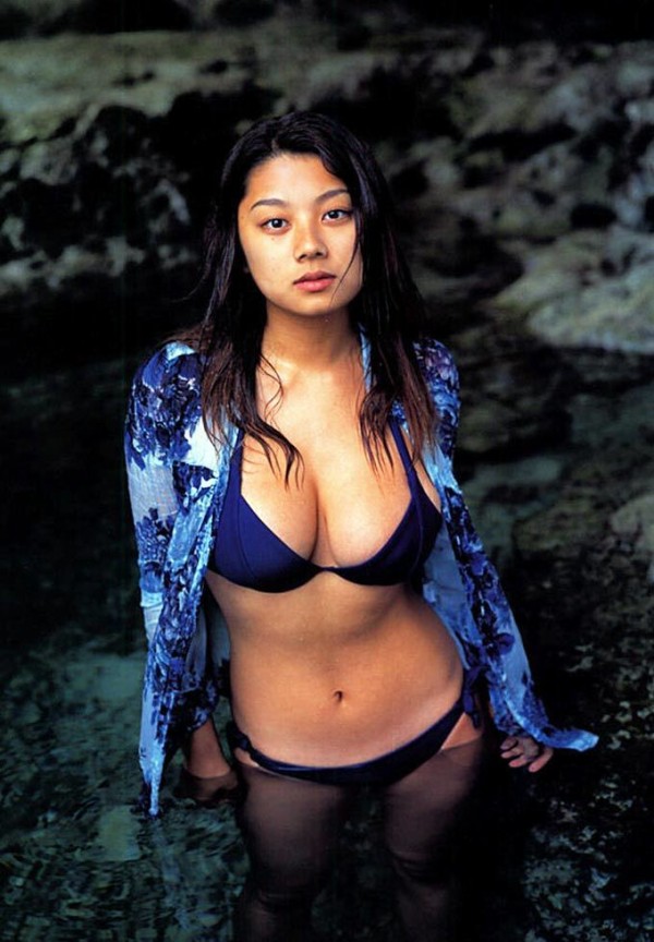 小池栄子 ビキニ画像!若い頃の抜群スタイルがたまらない! 24枚目