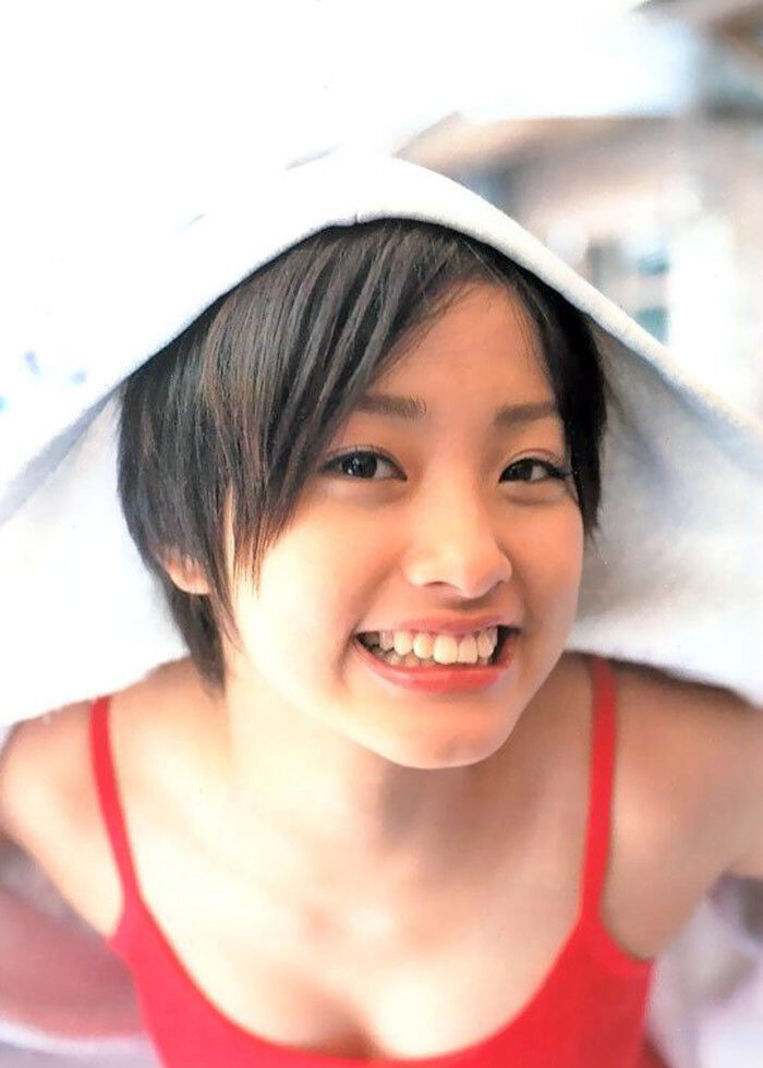 上戸彩 グラビア画像!若い頃のかわいさと美スタイルがたまらない! 3枚目